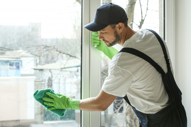 Benefits of hiring professional glass cleaning services